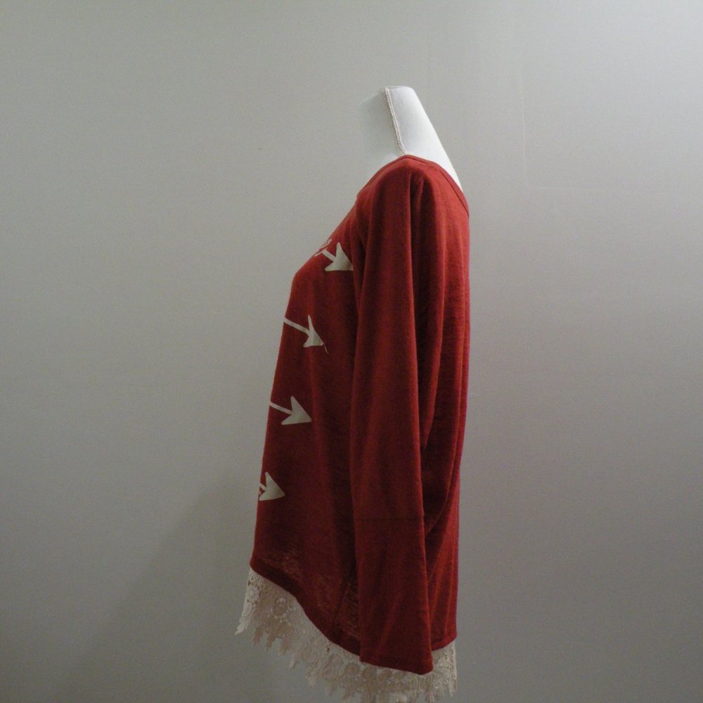 Southern Grace_M_used_red with writing "believe love faith hope"_long sleeve - Picture 3 of 6